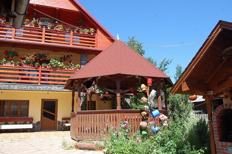 Cazare in Maramures - PENSIUNEA LA MARIA - Poienile Izei