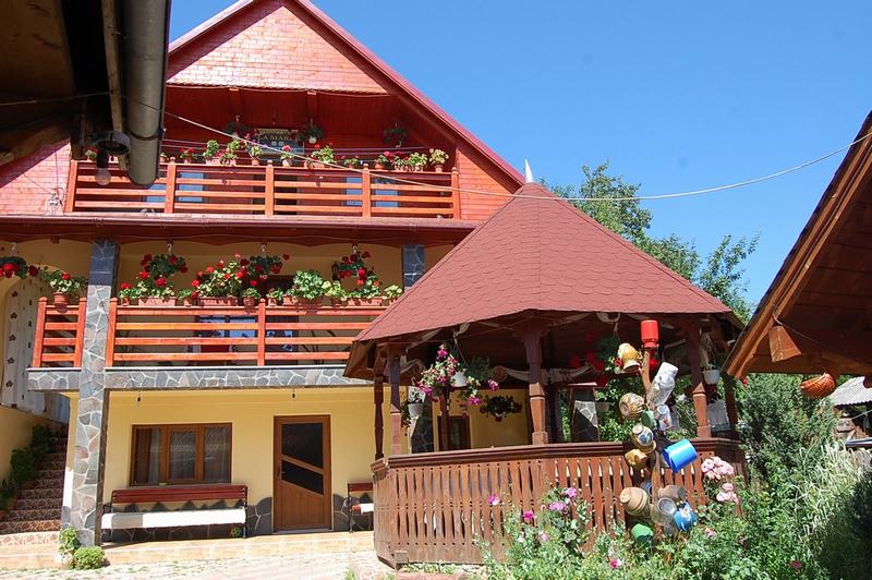 Cazare in Maramures - PENSIUNEA LA MARIA - Poienile Izei