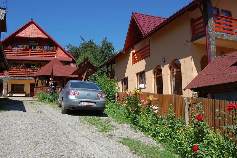 Cazare in Maramures - PENSIUNEA LA MARIA - Poienile Izei