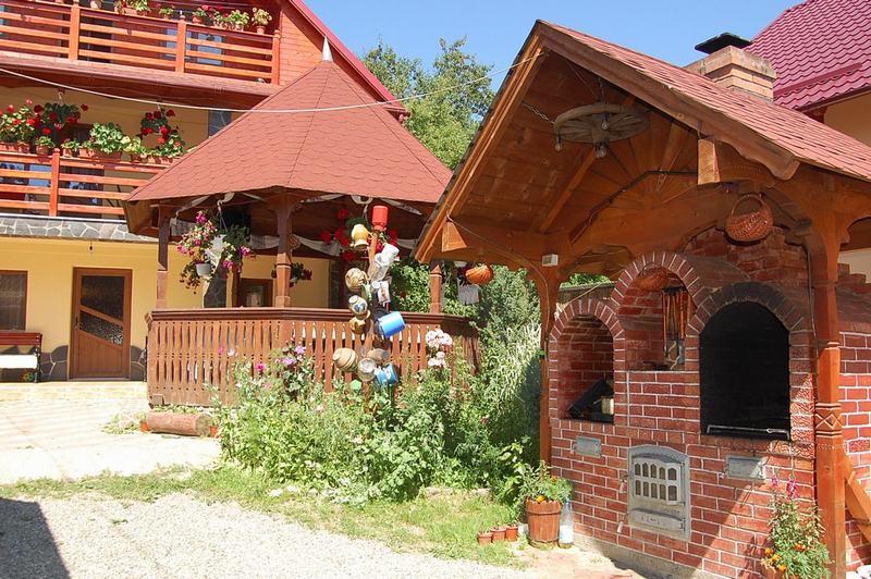Cazare in Maramures - PENSIUNEA LA MARIA - Poienile Izei