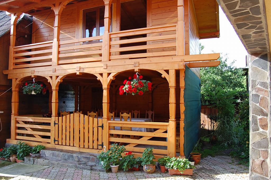 Cazare in Maramures - PENSIUNEA LA MARIA - Poienile Izei