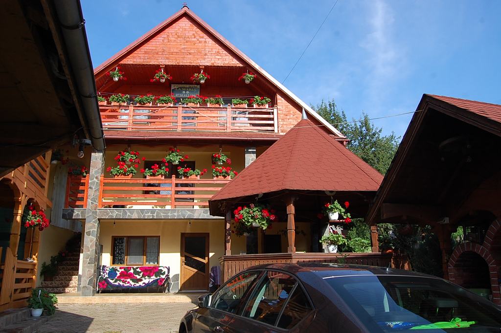 Cazare in Maramures - PENSIUNEA LA MARIA - Poienile Izei