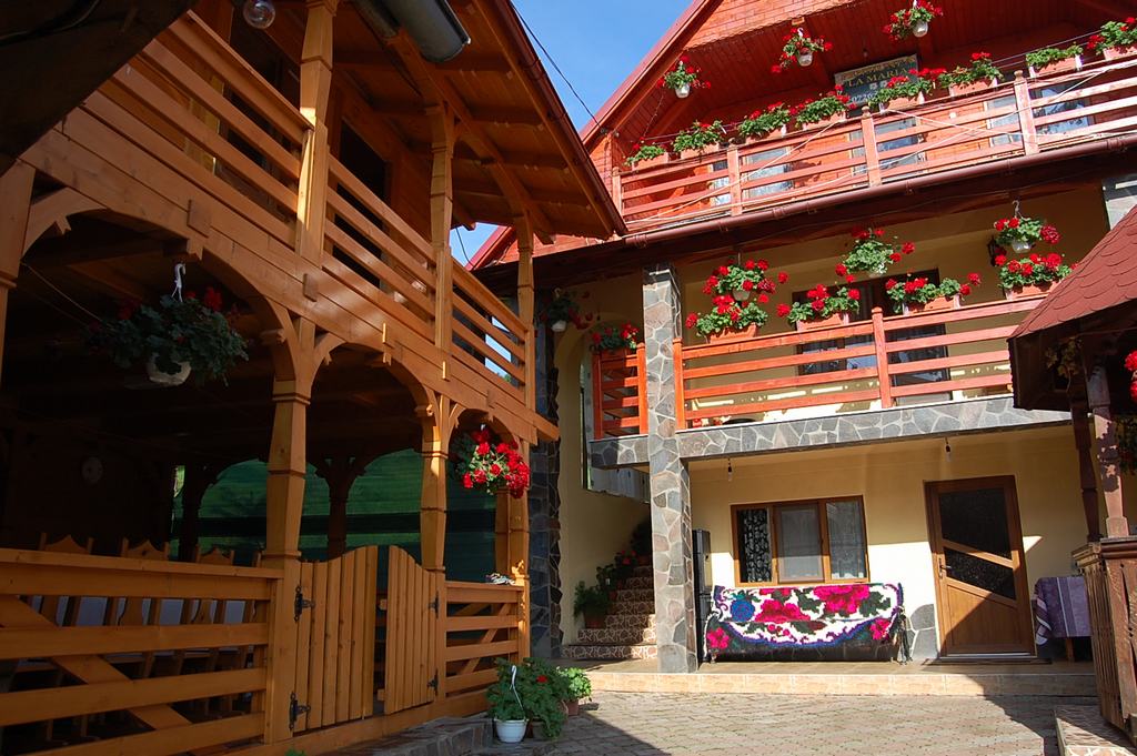 Cazare in Maramures - PENSIUNEA LA MARIA - Poienile Izei