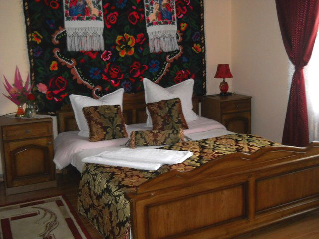 Cazare in Maramures - PENSIUNEA LA MARIA - Poienile Izei