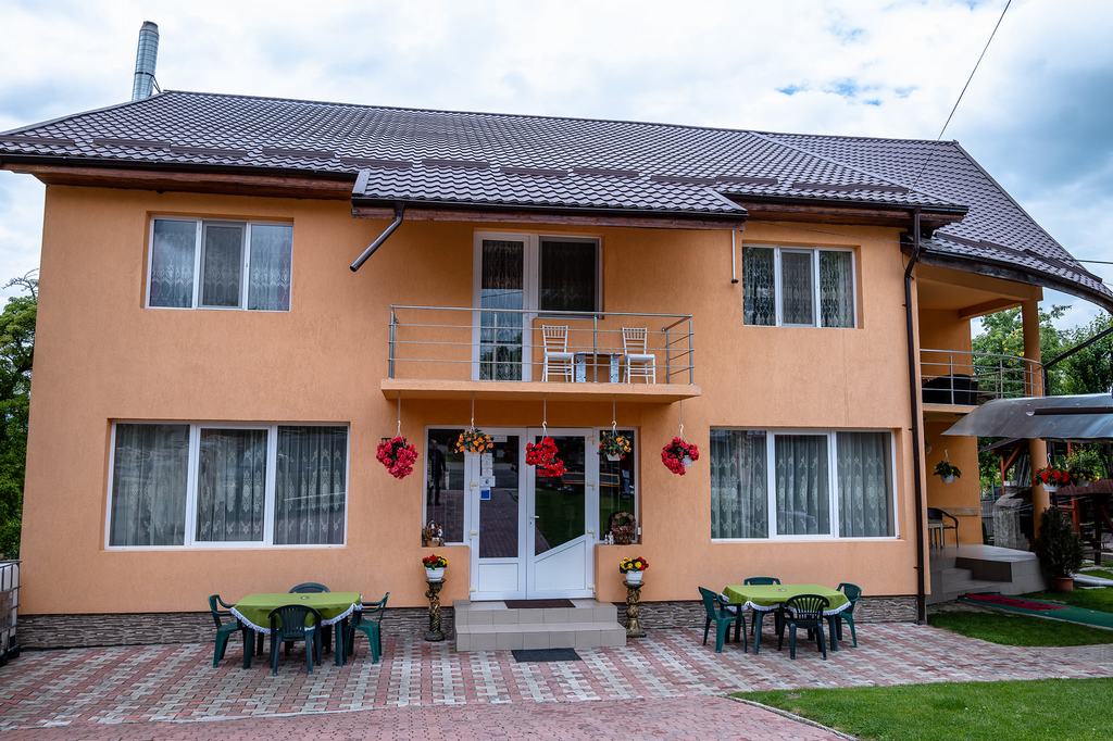 Cazare in Maramures - PENSIUNEA LARISA - Ocna Sugatag