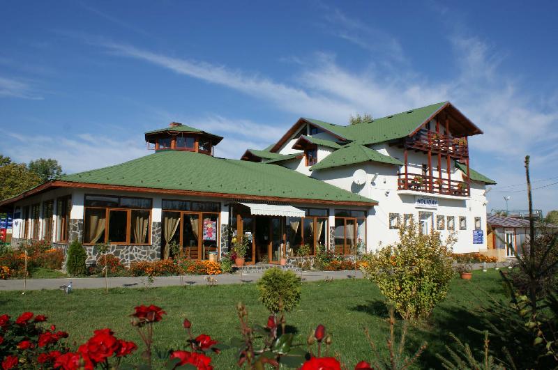 Cazare in Maramures - PENSIUNEA HOLIDAY - Ocna Sugatag